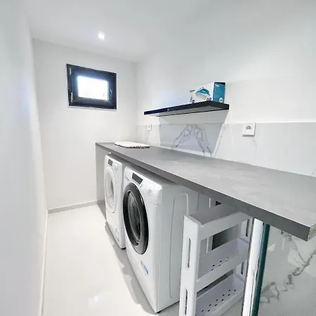 V5b11 Avec Piscine Proche Plages